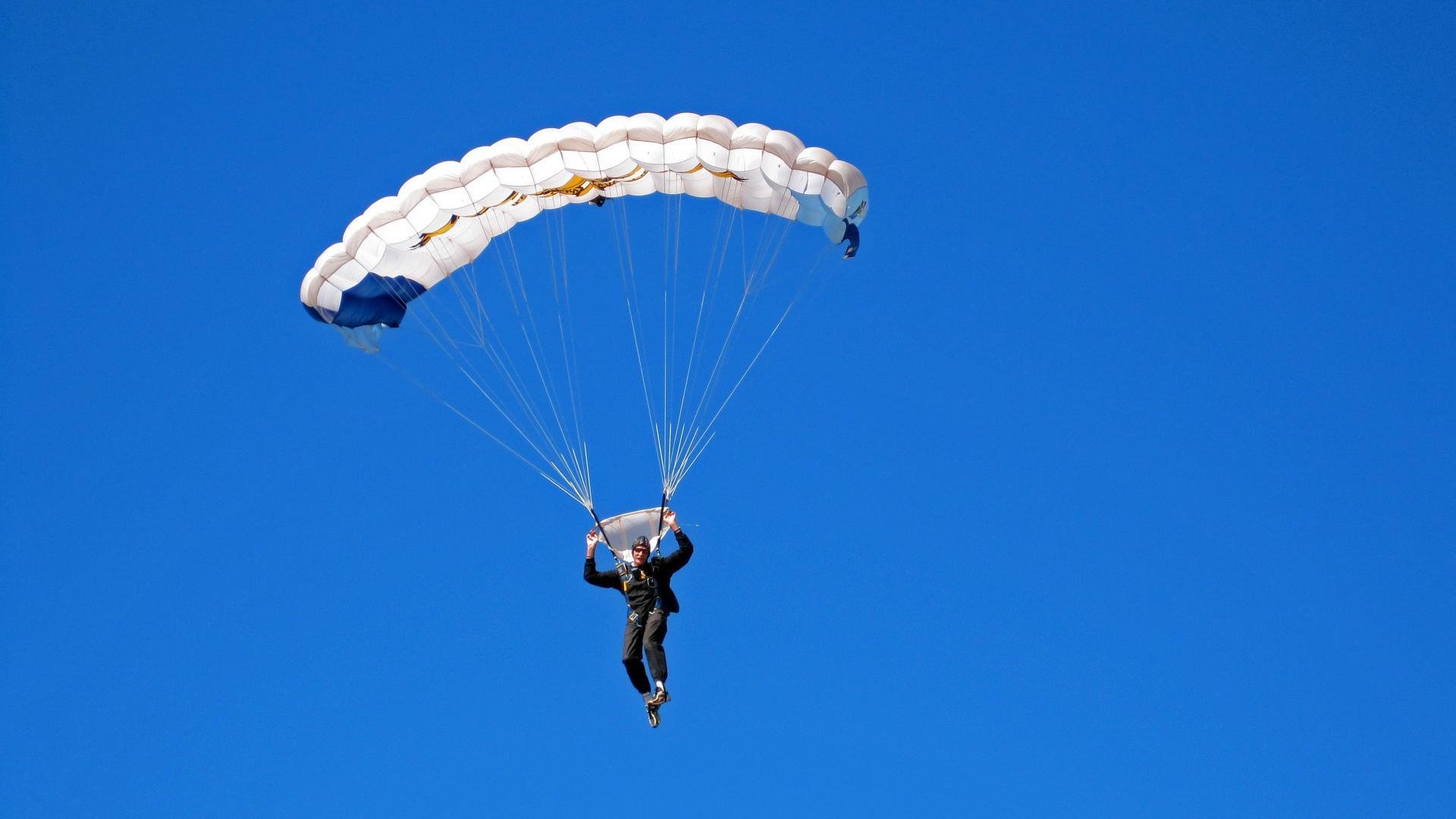 9游游戏官网-各地足球科普教育走入校园，培养青少年体育意识，全国青少年校园足球教学指南(试行)