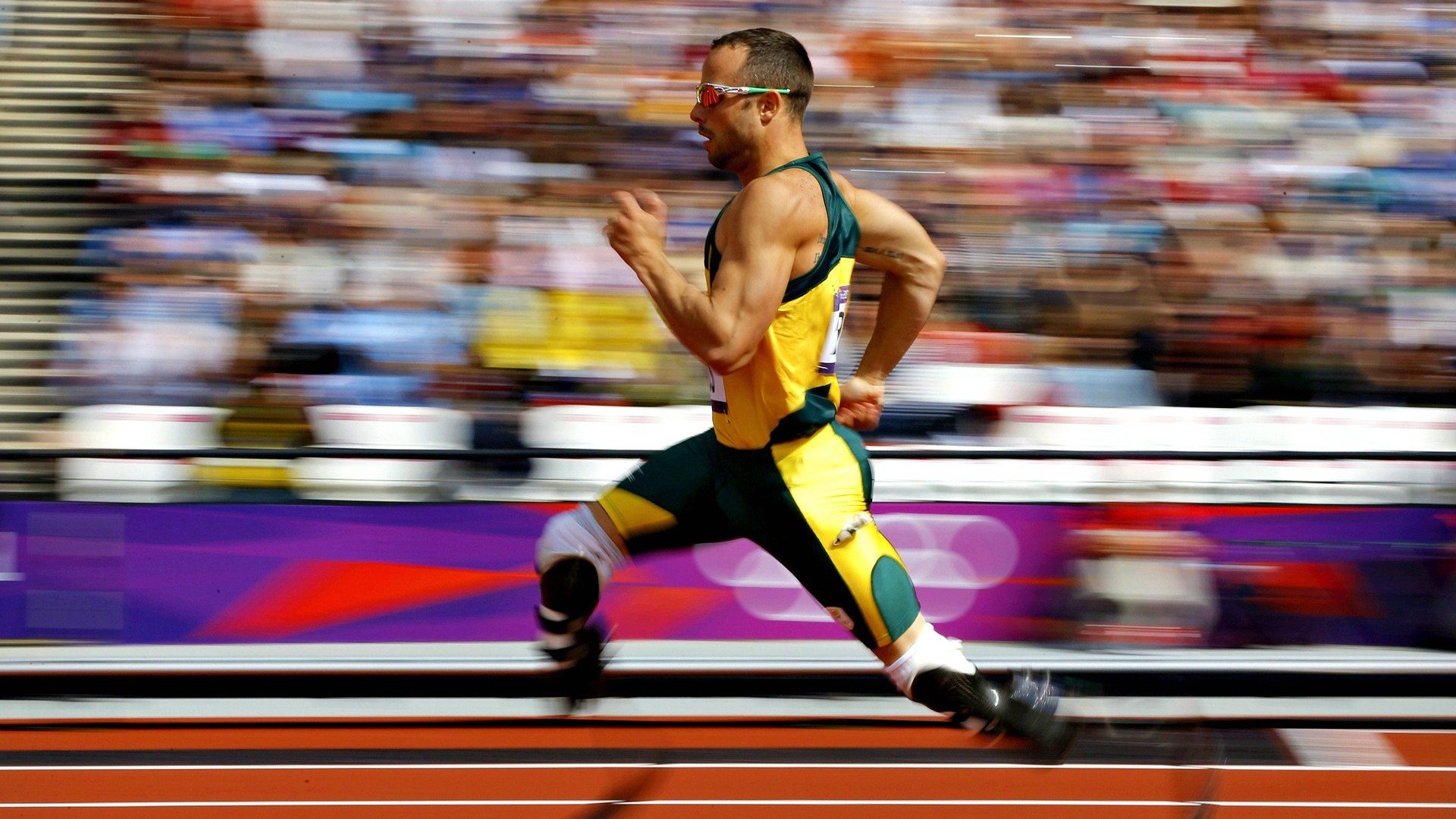 欧洲杯巅峰之战：战术对拼令人目不暇接，欧洲杯最争议一幕